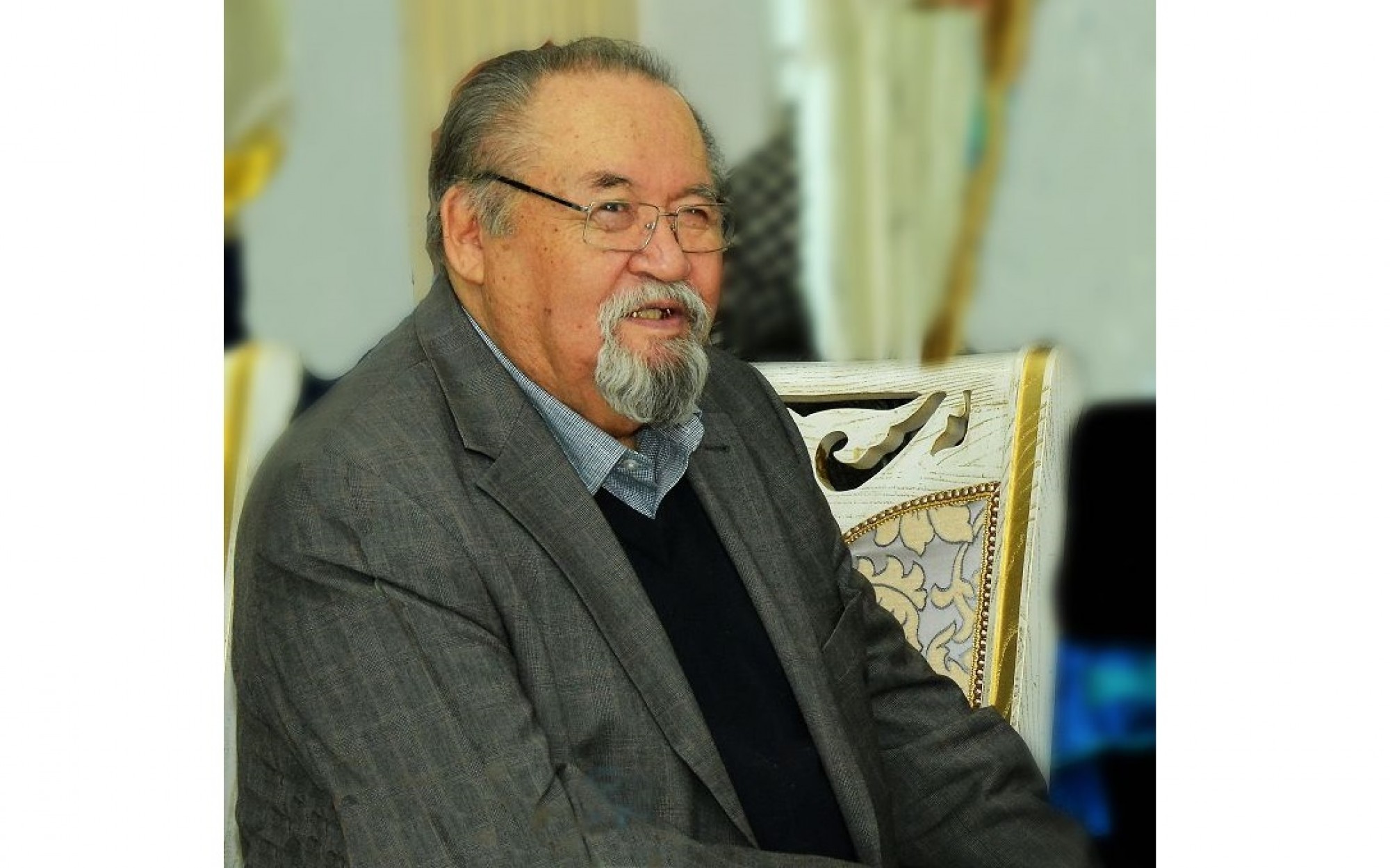 باعانالى باعىت - انەس ساراي