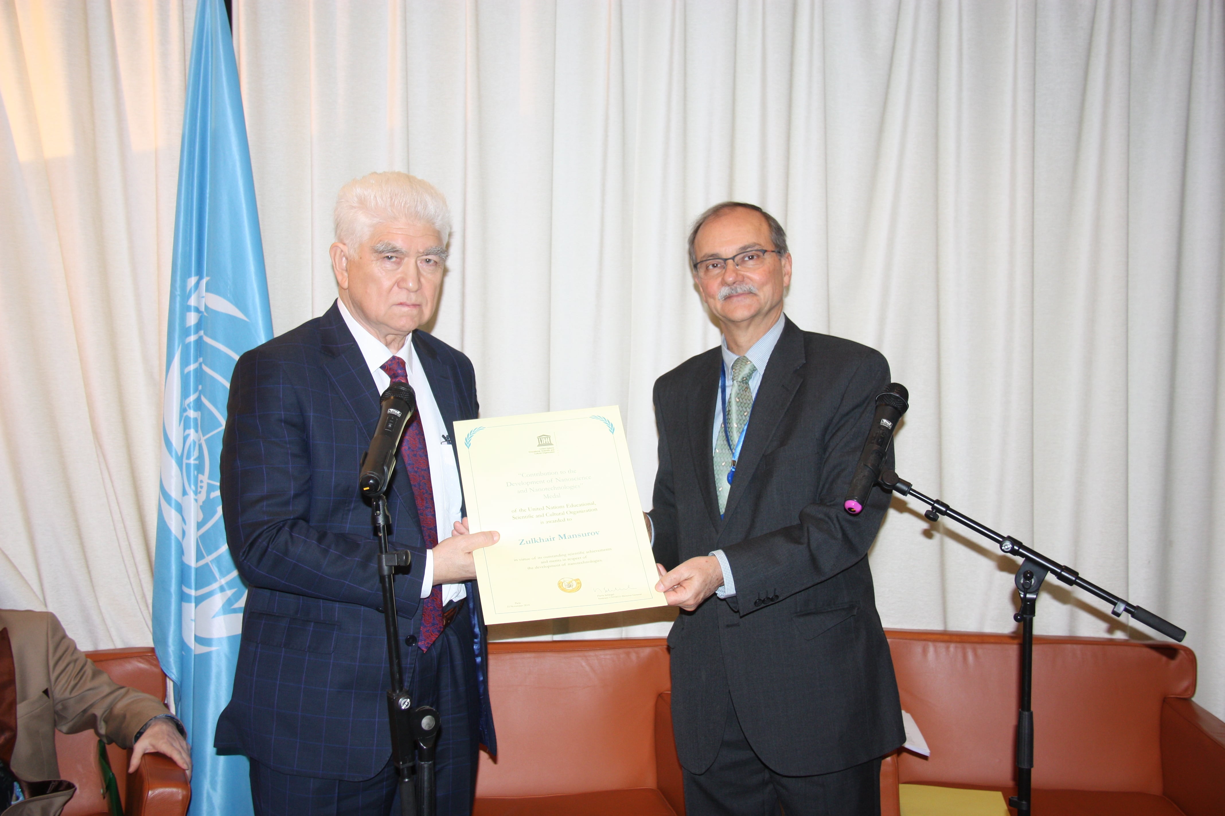 قازاقستاندىق حيميك عالىم يۋنەسكو مەدالىمەن ماراپاتتالدى