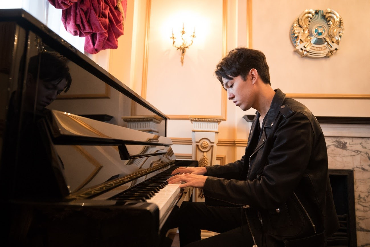 ديماش قۇدايبەرگەننىڭ شىعارماشىلىعىنا بريتاندىق باق قىزىعۋشىلىق تانىتتى