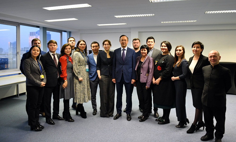 قايرات ءابدىراحمانوۆ بريۋسسەلدە قازاقستاندىق جۋرناليستەرمەن كەزدەستى