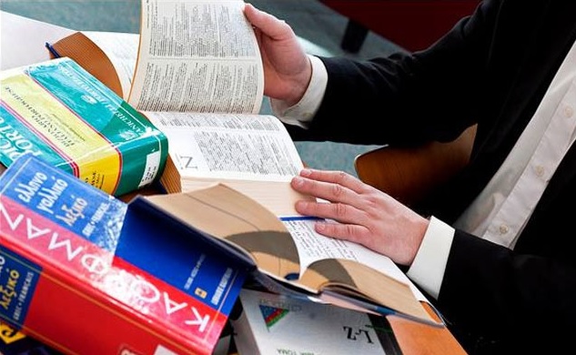 توعىز قازاق جازۋشىسىنىڭ تۋىندىلارى بۇۇ-نىڭ بەس تىلىنە اۋدارىلدى