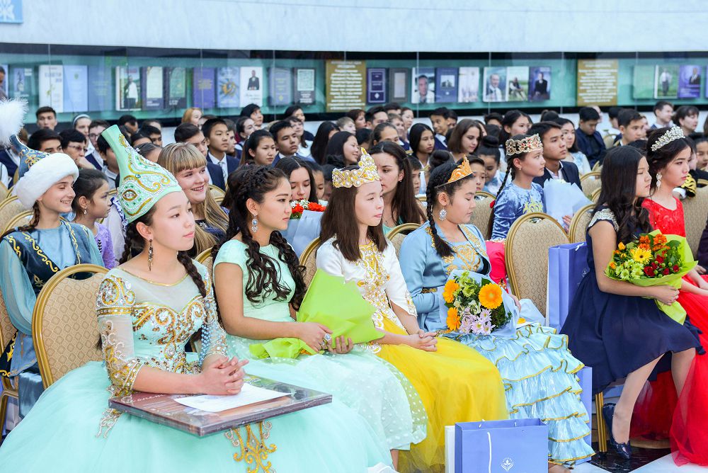 ەلباسى اندەرىن ۇزدىك ورىنداۋشىلار ماراپاتتالدى