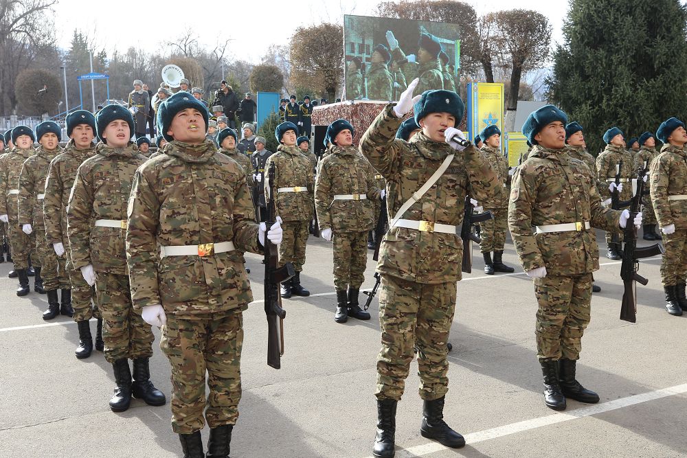 مەملەكەتتىك كۇزەت قىزمەتىنىڭ ساربازدارى انت قابىلدادى