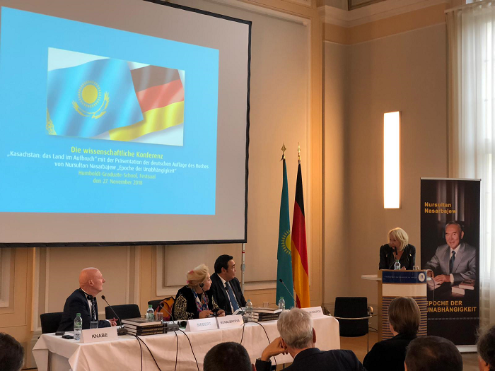 بەرليندە ن. نازارباەۆتىڭ «تاۋەلسىزدىك ءداۋىرى»                                                كىتابىنىڭ تۇساۋى كەسىلدى