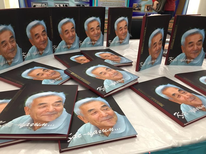 اكادەميك تورەگەلدى شارمانوۆتىڭ ءومىر جولى تۋرالى كىتاپ تانىستىرىلدى