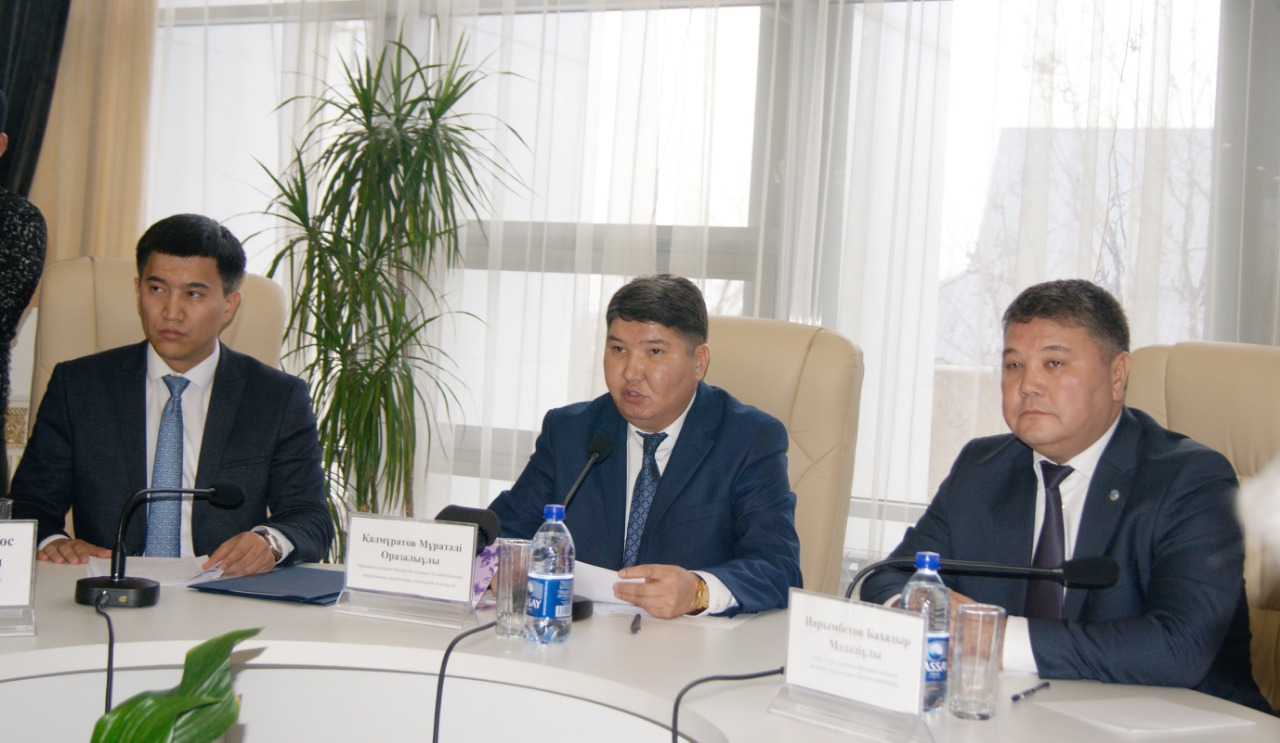 شىمكەنتتىك  زيالى قاۋىم  تۇڭعىش پرەزيدەنت كۇنىننىڭ ماڭىزىنا توقتالدى