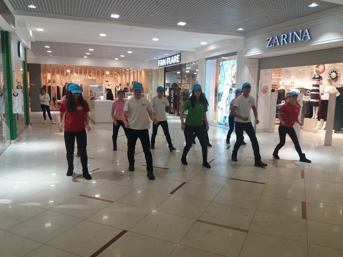 قوستانايلىق ستۋدەنتتەر ايەلدەردى جابىرلەۋگە قارسى فلەشموب وتكىزدى