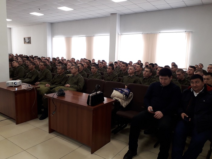 وسكەمەندە ءدىنتانۋشىلار اسكەريلەرمەن كەزدەستى