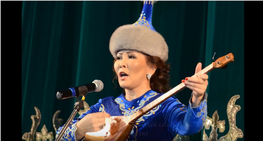 اتاجۇرتقا ورالعان ءانشى