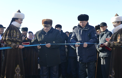 اتىراۋ وبلىسىنداعى ماحامبەت اۋدانىندا تۇڭعىش پرەزيدەنتى كۇنىنە وراي جاڭا كوپىر اشىلدى