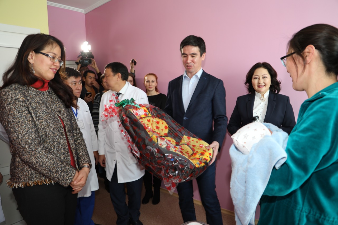 وسكەمەندە ءۇش ەگىز دۇنيەگە كەلدى