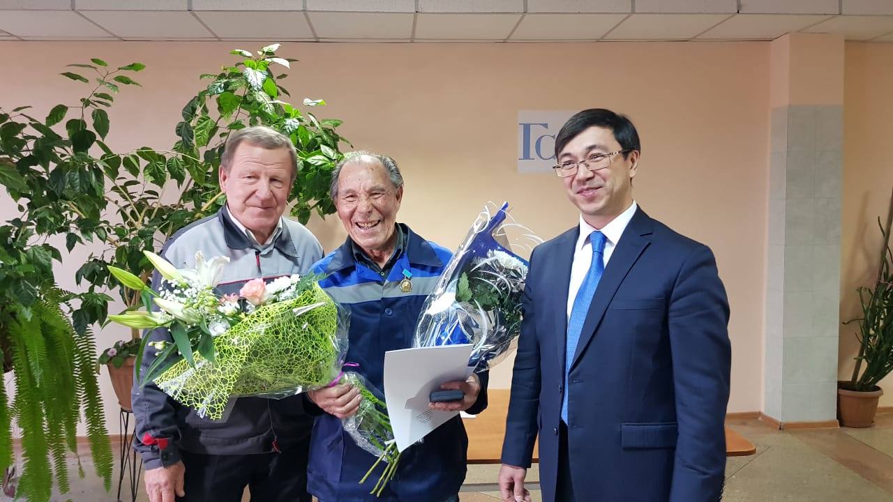 پەتر شينكارەۆ توقسان جاسقا كەلسە دە, تەمىر جونىپ ءجۇر