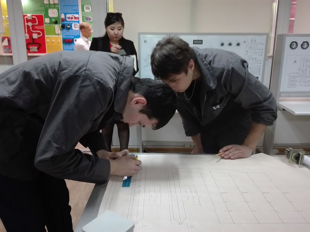 ازات سارپەكوۆ: ونىمدەرىمىزدى نارىققا نەگە شىعارا الماي وتىرمىز؟