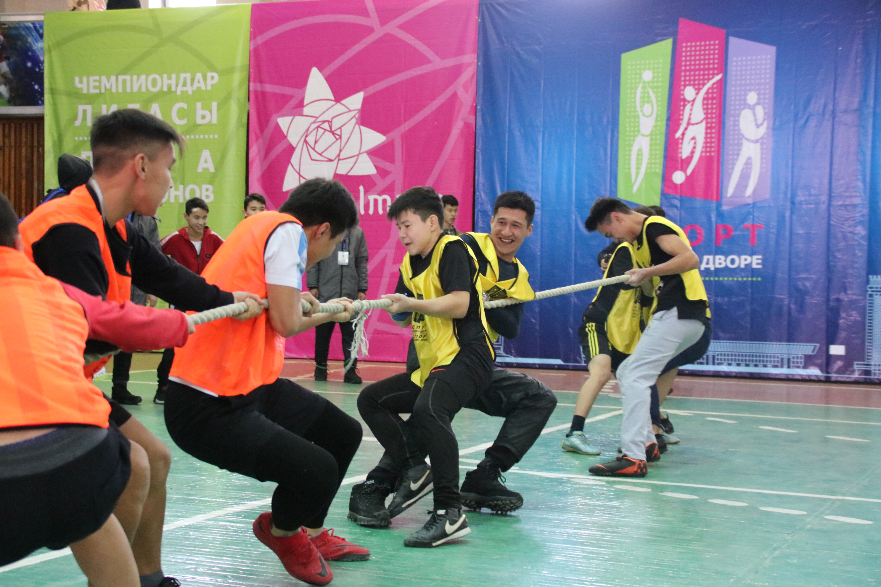 الماتىدا جاس ورەندەر اراسىندا جارىس ءوتتى