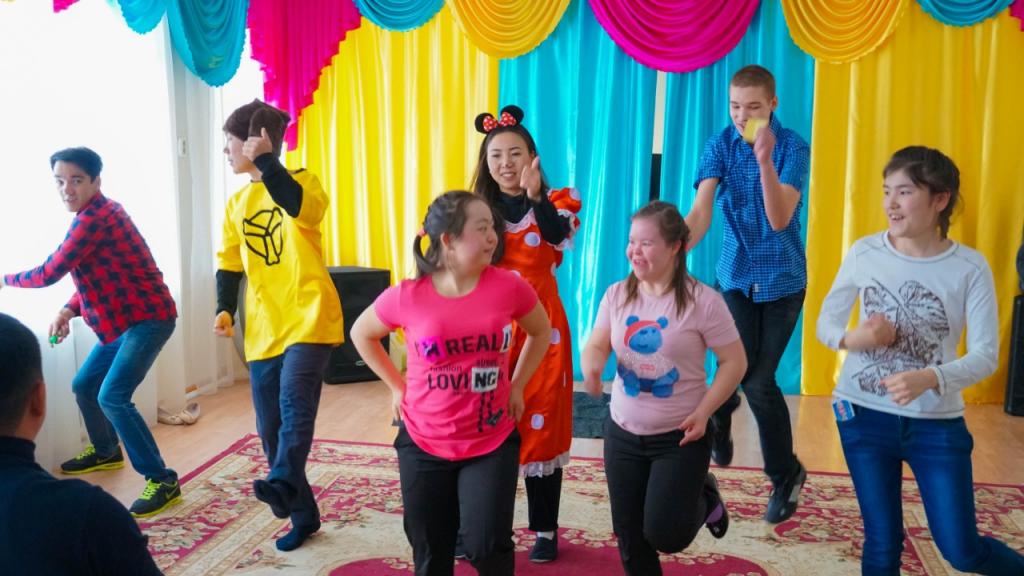 جاستار الەۋمەتتىك قىزمەت كورسەتۋ ورتالىعىندا قوناقتا بولدى