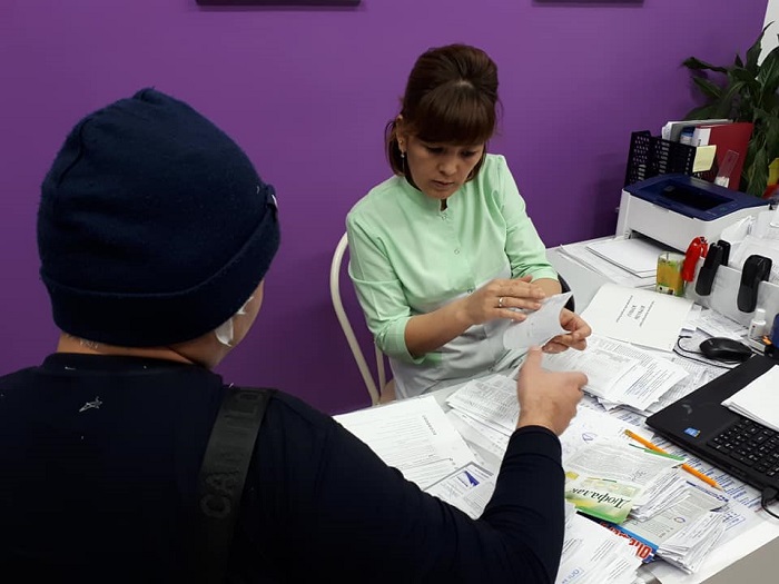 ماڭعىستاۋلىق مەملەكەتتىك قىزمەتشىلەر مەديتسينالىق تەكسەرۋدەن ءوتىپ جاتىر