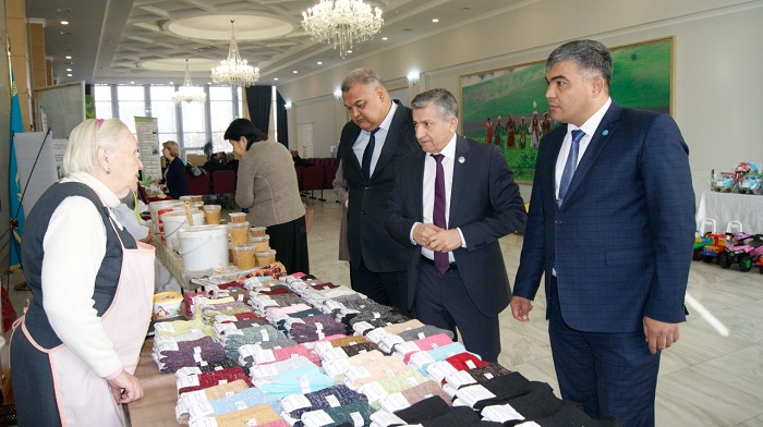 شىمكەنتتە «حالىقتىق برەند» جەرگىلىكتى تاۋار وندىرۋشىلەردىڭ كورمەسى ءوتتى