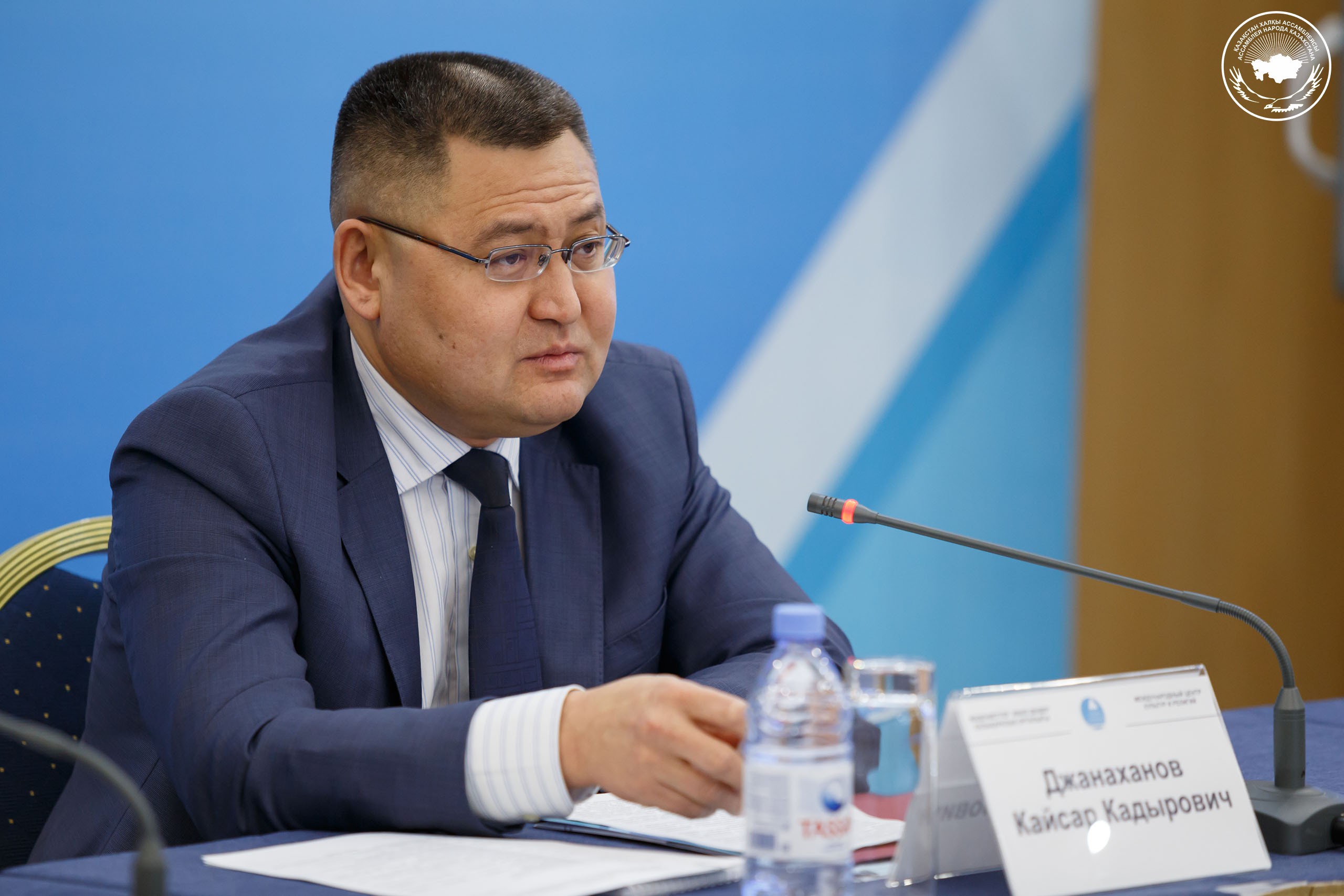 قازاق ەلى اۋەلدەن ەشكىمدى ۇلتىنا, دىنىنە قاراپ بولگەن ەمەس - قايسار جاناحانوۆ