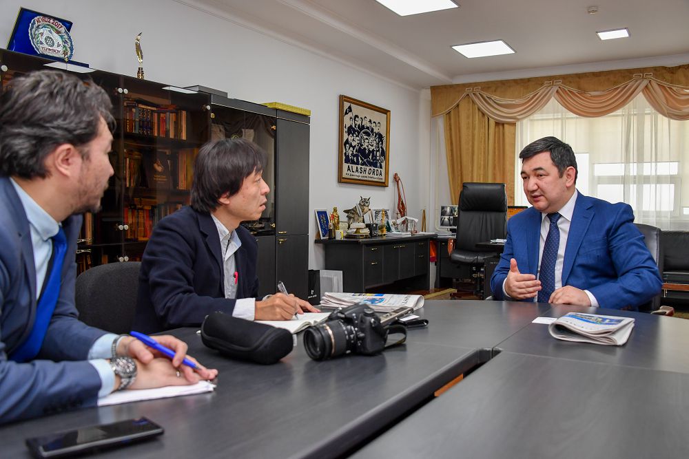 دارحان قىدىرالى The Asahi Shimbun باسىلىمىنا سۇحبات بەردى 