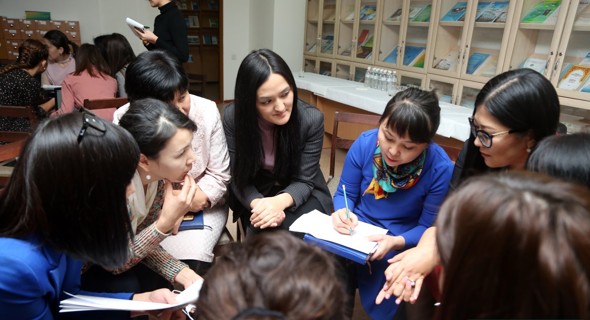 «پەداگوگ مارتەبەسى تۋرالى» زاڭ جوباسىنىڭ تۇجىرىمداماسى تالقىلاندى