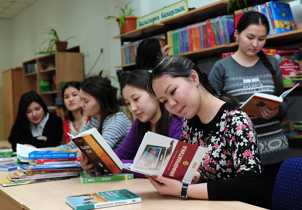 جاراتىلىستانۋ پاندەرىن اعىلشىن تىلىندە وقىتاتىن مۇعالىمدەرگە قولداۋ ارتادى