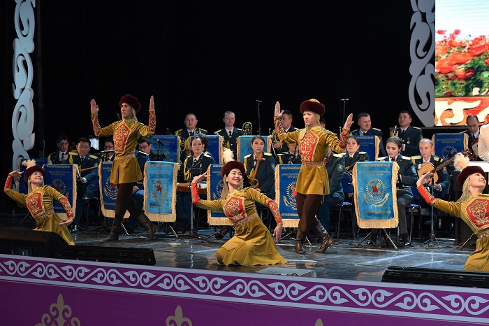 ۇلتتىق ۇلان ونەرپازدارى مەرەكەلىك كونتسەرت وتكىزدى