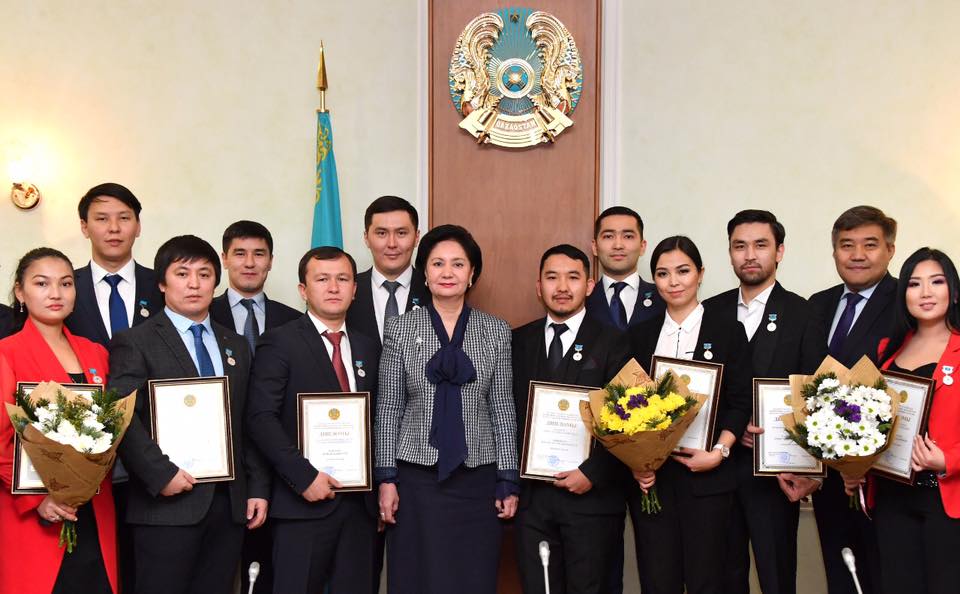 «دارىن» مەملەكەتتىك جاستار سىيلىعىنىڭ يەگەرلەرى ماراپاتتالدى