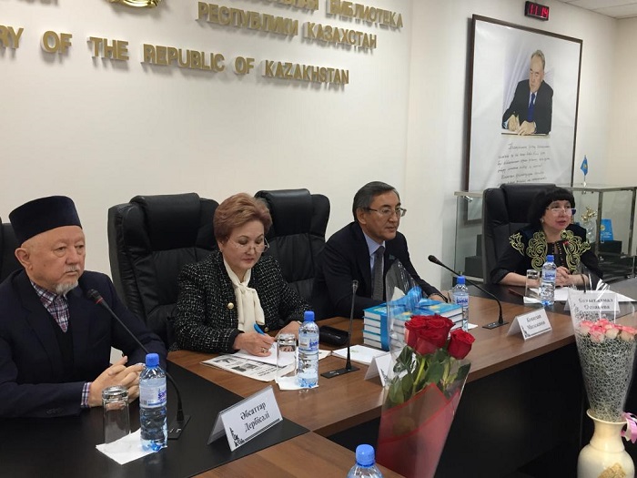 «الاش ادەبيەتتانۋى» اتتى كىتابىنىڭ تۇساۋكەسەرى ءوتتى