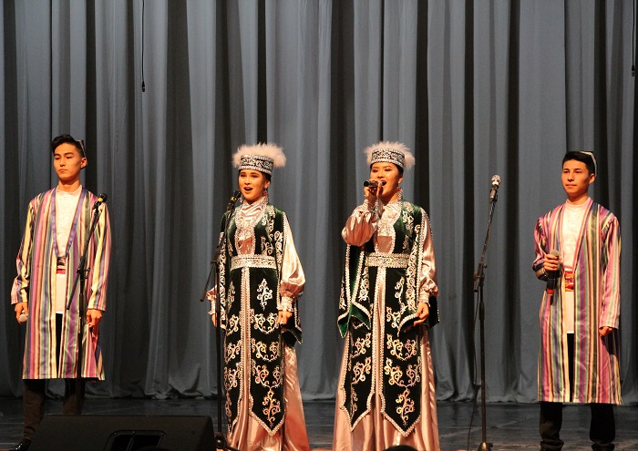 پاۆلوداردا پاتريوتتىق اندەر  فەستيۆالى ءوتتى