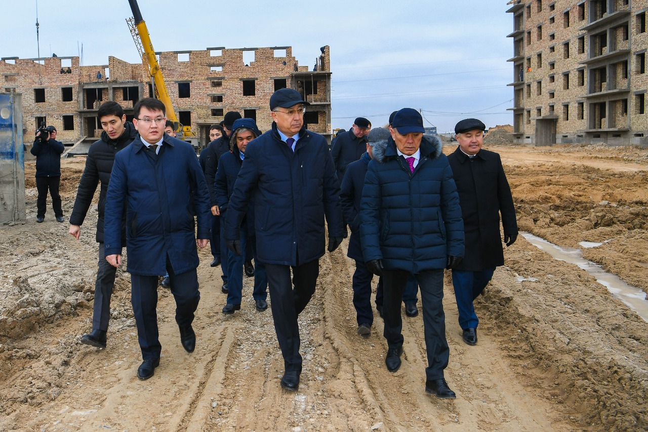 ج.تۇيمەباەۆ تۇركىستانداعى اكىمشىلىك-ىسكەرلىك ورتالىعىنداعى قۇرىلىس جۇمىستارىمەن تانىستى