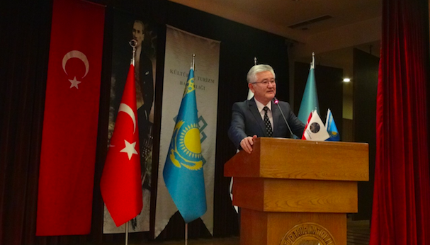 «الاش تۋى استىندا» اتتى دەرەكتى فيلم تۇركيادا كورسەتىلدى