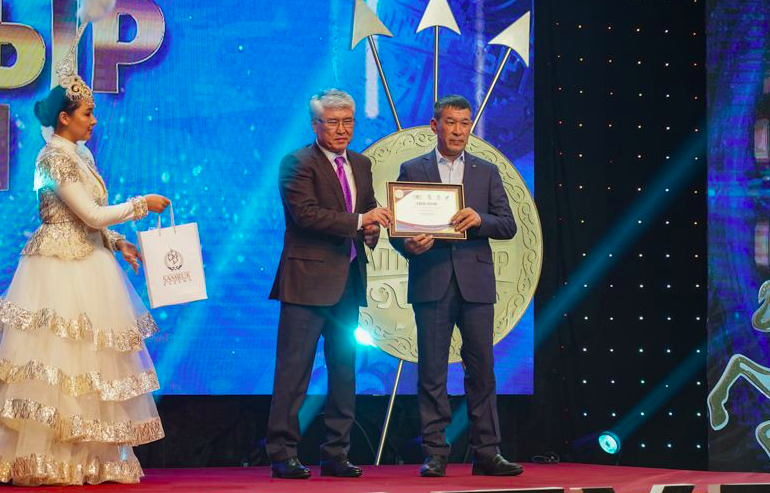 «التىن تۇعىردا» ۇزدىكتەر ماراپاتتالدى