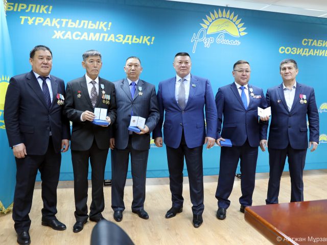 قازاقستاننىڭ ينتەرناتسيوناليست-جاۋىنگەرلەرى ارداگەرلىك ۇيىمدارىنىڭ وتىرىسى ءوتتى