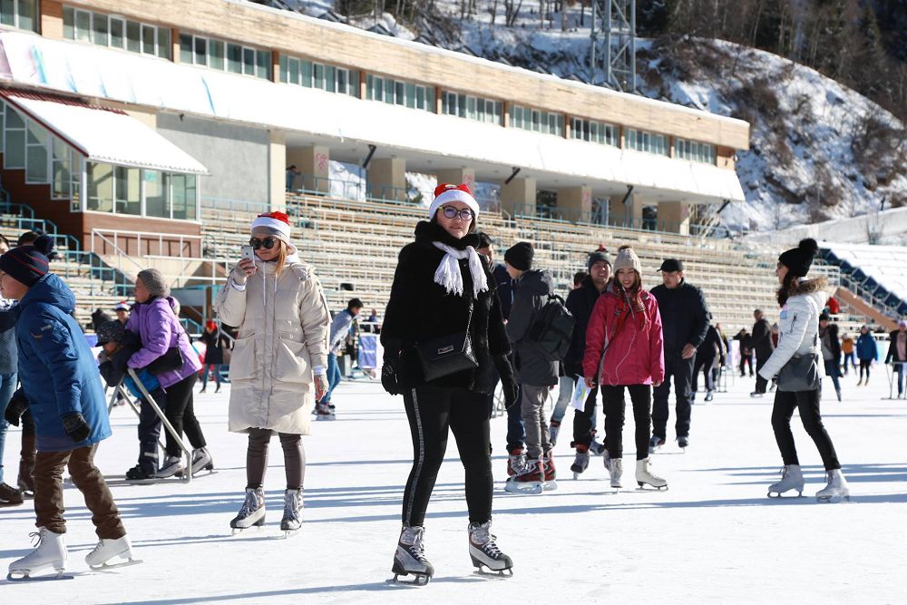 تۇرعىن ءۇي قۇرىلىس جيناق بانكى بۇكىل ۇجىمىمەن مەدەۋ مۇز ايدىنىنا باردى