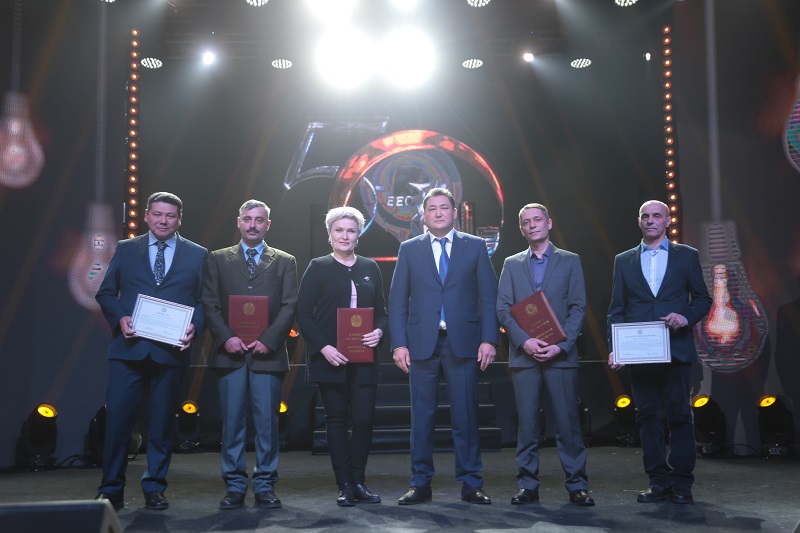 اقسۋدا 5 ەنەرگەتيك LADA XRAY اۆتوكولىكتەرىنىڭ كىلتىن الدى