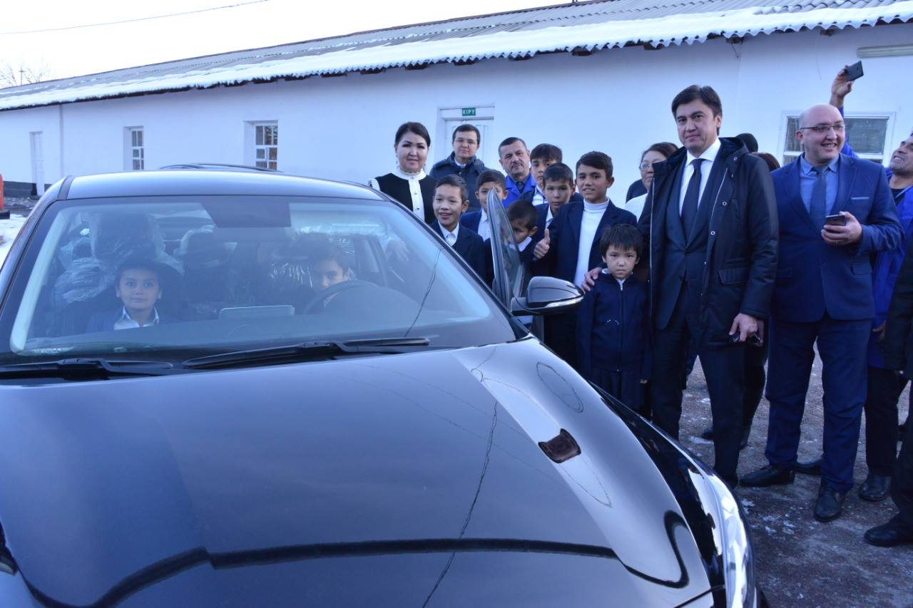 شىمكەنتتىك بالالار ءۇيىنىڭ تاربيەلەنۋشىلەرى نازارباەۆتىڭ مەيرىمىنە بولەندى