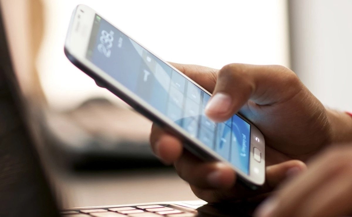 استانادا جىگىت سۇيىكتىسىنىڭ تەلەفونىن ۇرلاپ, لومباردقا وتكىزىپ جىبەرگەن