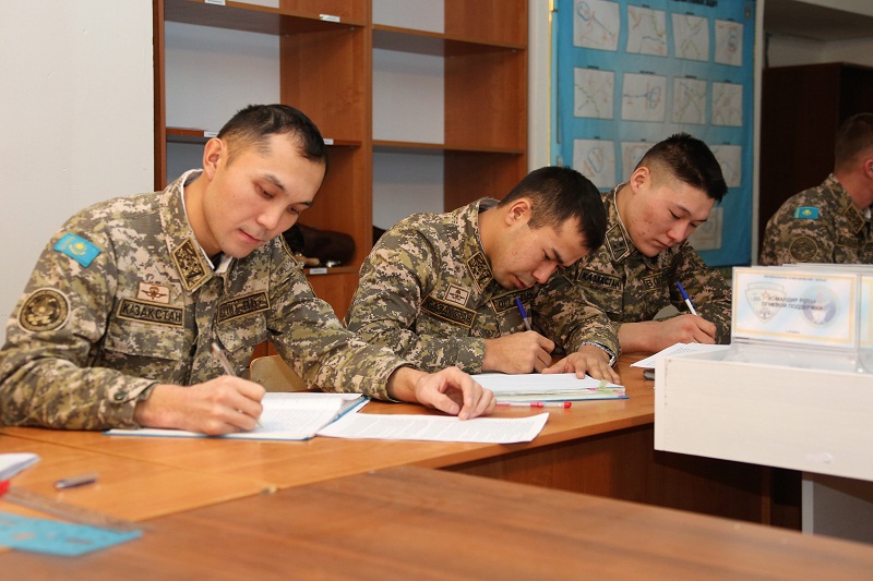 «باتىس» وڭىرلىك قولباسشىلىعى اسكەري بولىمدەرىندەگى كومانديرلىك دايارلىق جاڭا دەڭگەيگە شىعۋدا