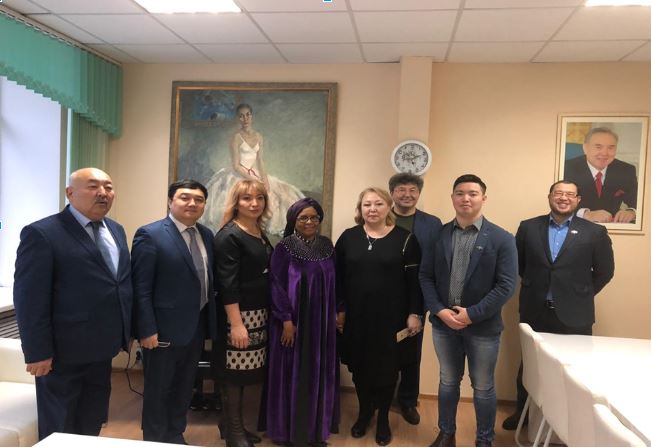 نوبەل سىيلىعىنىڭ لاۋرەاتى نەلسون ماندەلانىڭ تۋعانىنا 100 جىل تولۋىنا وراي كەش ءوتتى