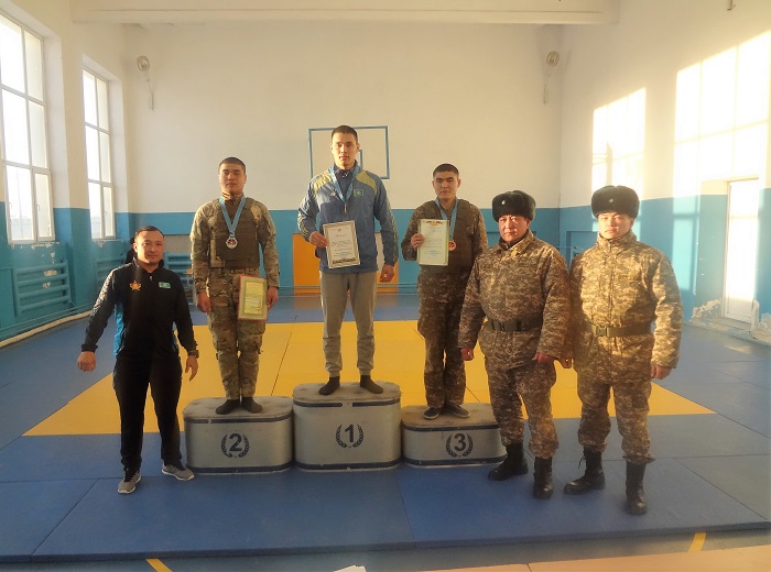 ماڭعىستاۋدا اسكەري قىزمەتشىلەر جەكپە-جەك تۇرلەرىمەن بەلسەنە اينالىسادى