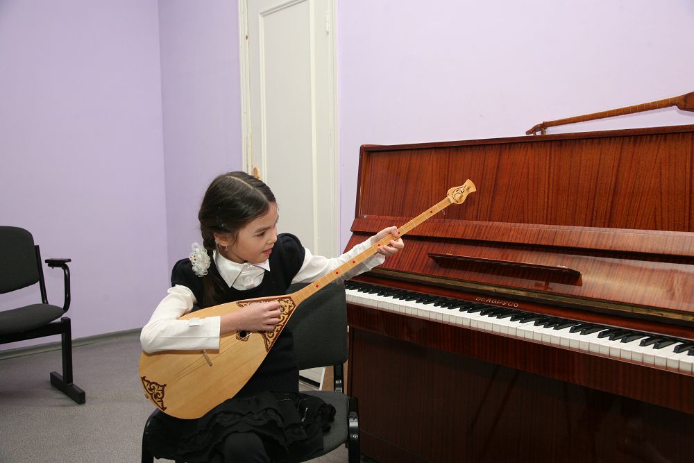 ليتسەي شاكىرتتەرى شەتىنەن دومبىراشى