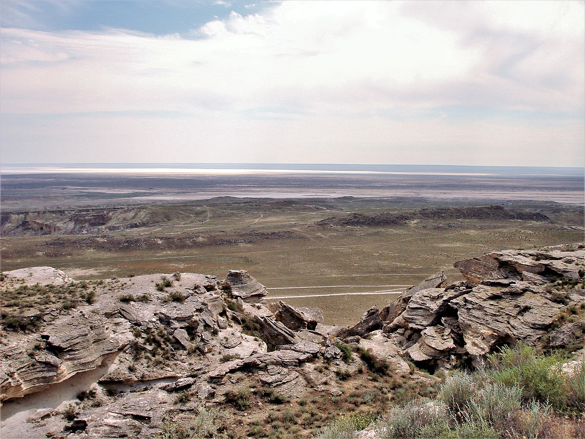 قاراقيادا قۇرىلىس قارقىندى ءجۇرىپ جاتىر