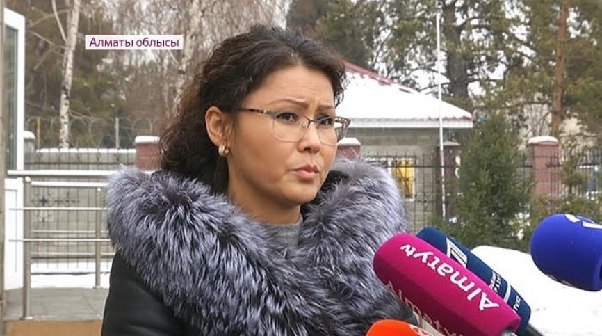 اتا-انادان ءجابىر كورگەن مۇعالىمنىڭ ءىسى سوتتا قارالىپ جاتىر