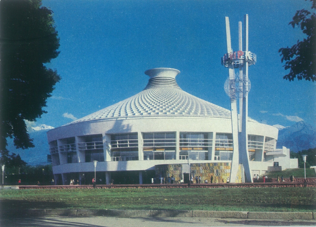 قازاقتىڭ تۇڭعىش ءيلليۋزيونيسى سارا قابيعوجينا ومىردەن وزدى