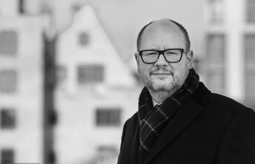 گدانسك اكىمى پاۆەل اداموۆيچ پىشاق جاراقاتىنان قايتىس بولدى