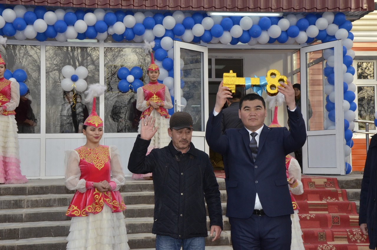 اپاتتى جاعدايداعى مەكتەپ ماسەلەسى شەشىلدى