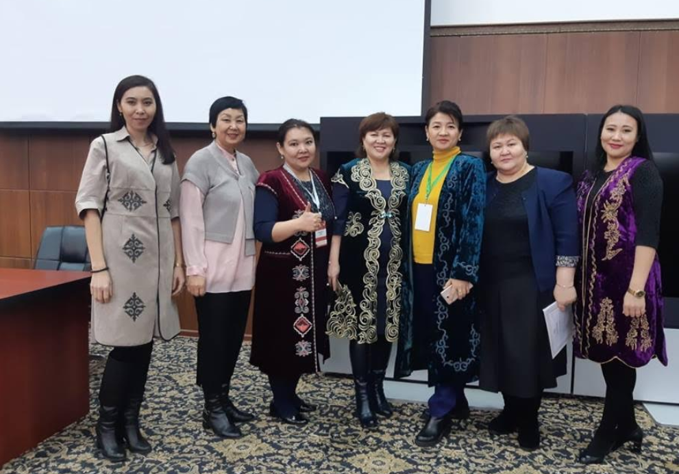 قازاقستاندىق مۇعالىمدەر قىسقى مەكتەپكە باردى