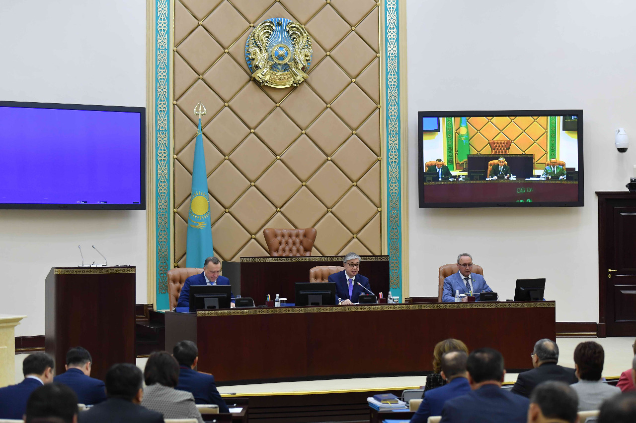 سەنات وتىرىسىندا قازاقستان-تاجىكستان اراسىنداعى كوشى-قون ماسەلەسى قارالدى