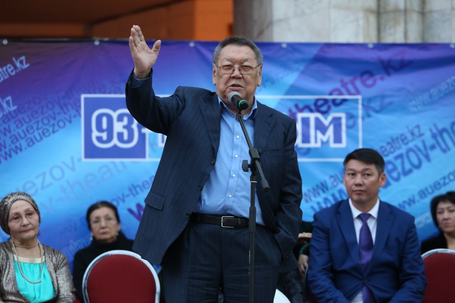 ەسمۇحان وباەۆ: رەجيسسەرلىك – قارتايمايتىن ماماندىق