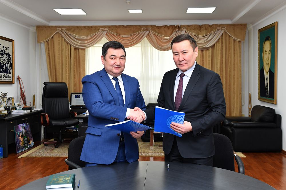 «Egemen Qazaqstan» مەن «جاستار» ورتالىعى مەموراندۋمعا قول قويدى